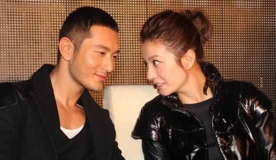 黄晓明当年喜欢赵薇为啥没追上看完当年的照片秒懂了