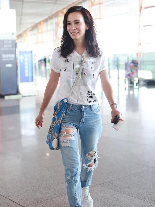 卢靖姗明明身材这么好穿连衣裤虽然很性感却显胖又显矮