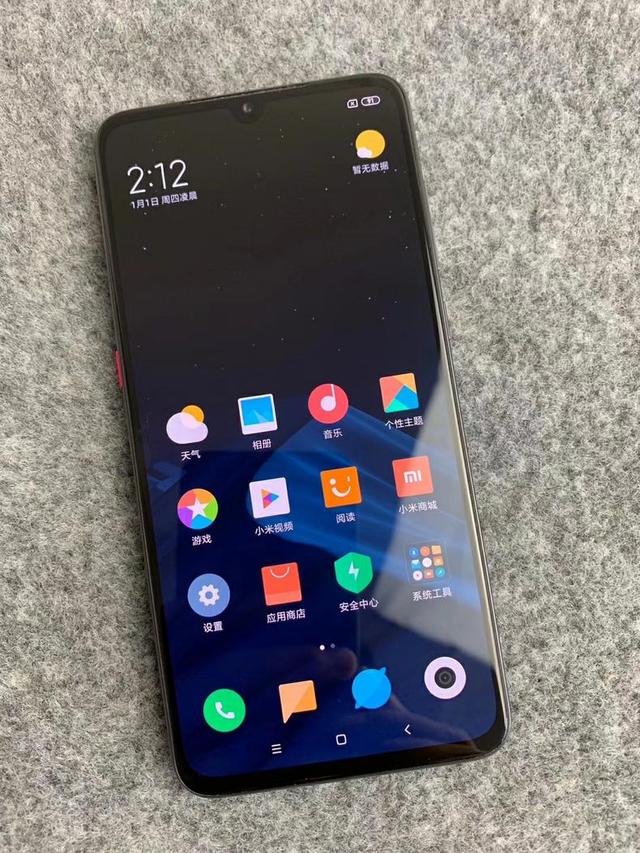 在闲鱼1899元入手小米9透明尊享版去年它可是加价两千元呢