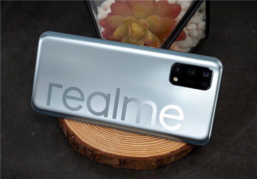 realme真我v5评测:独特潮玩设计,天玑720表现不俗