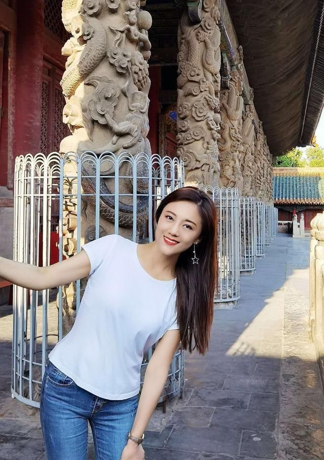 玖月奇迹王小玮亮相穿白t恤配牛仔裤真清秀好气质疯狂点赞