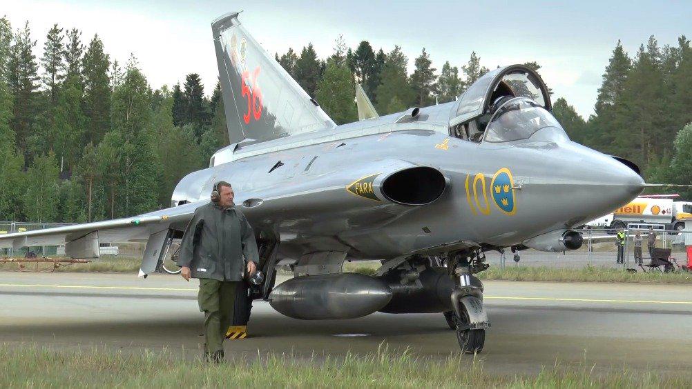 芬兰空军航空展览,saab-35战斗机飞行表演,机动性能不容小觑!