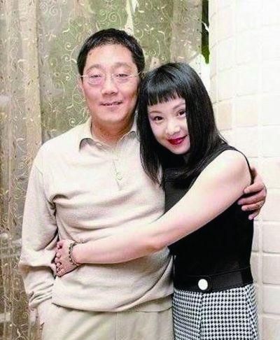 因红楼梦成名的安雯去夜总会卖唱为丈夫还债现状惹人唏嘘