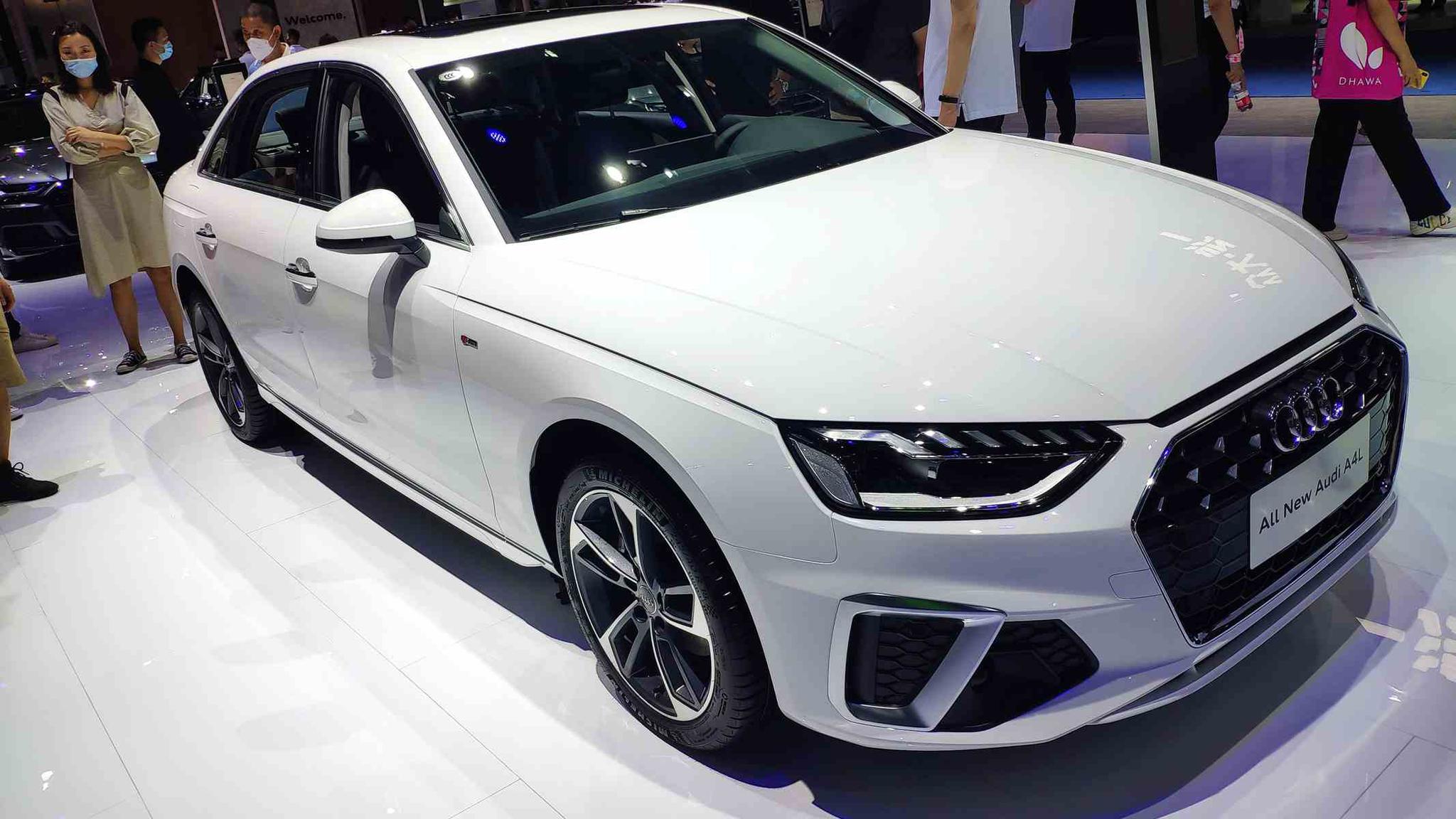 2020年成都车展:新款奥迪a4l实车