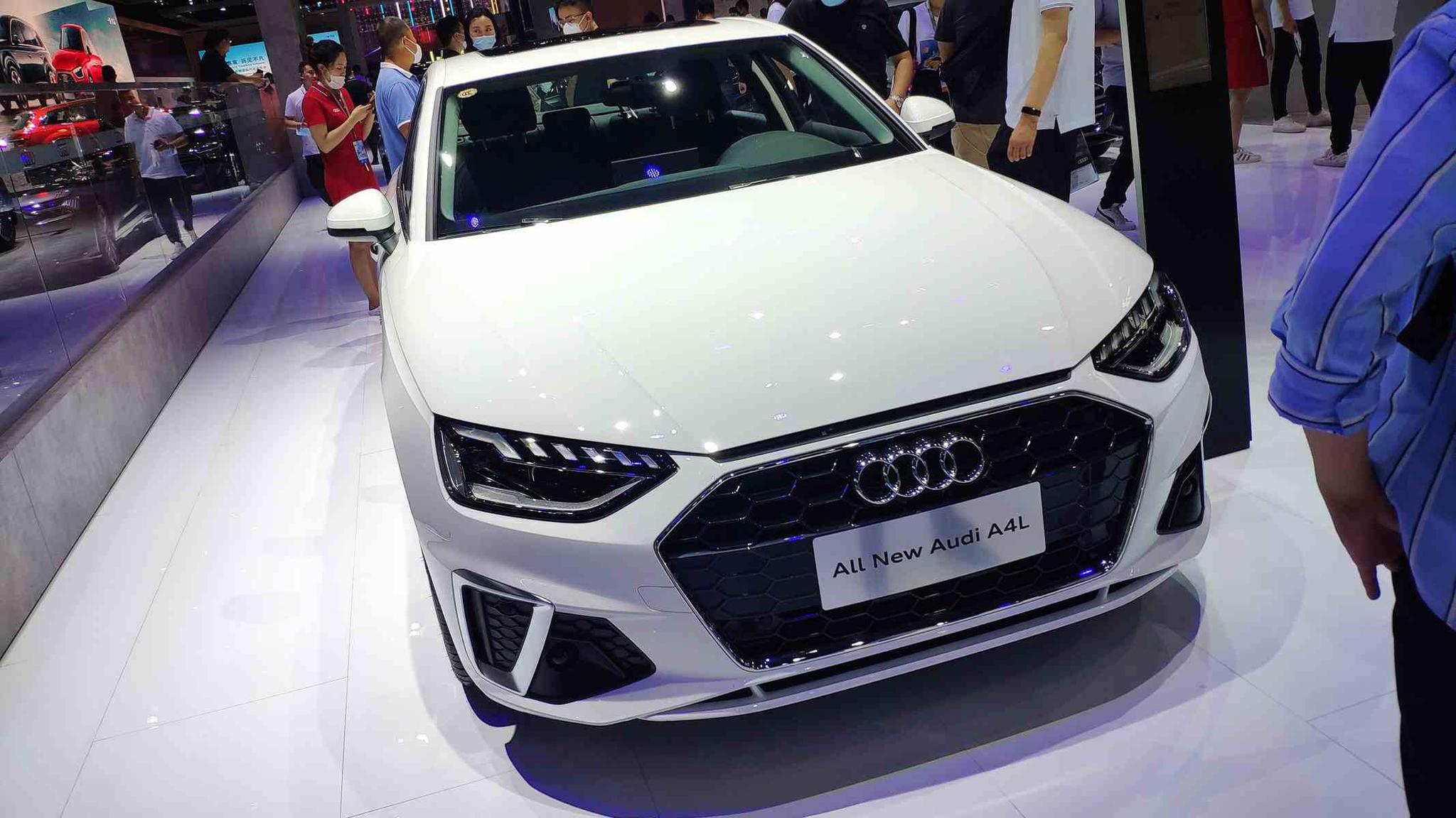 2020年成都车展:新款奥迪a4l实车