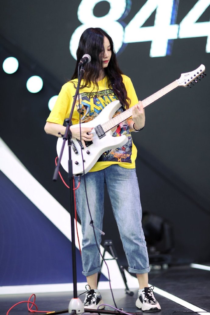 大家喜欢阿v本次给大家带来的cj844乐队吗?