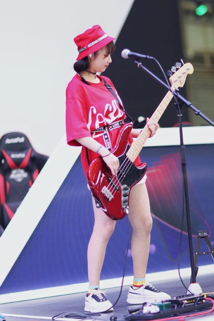 大家喜欢阿v本次给大家带来的cj844乐队吗?