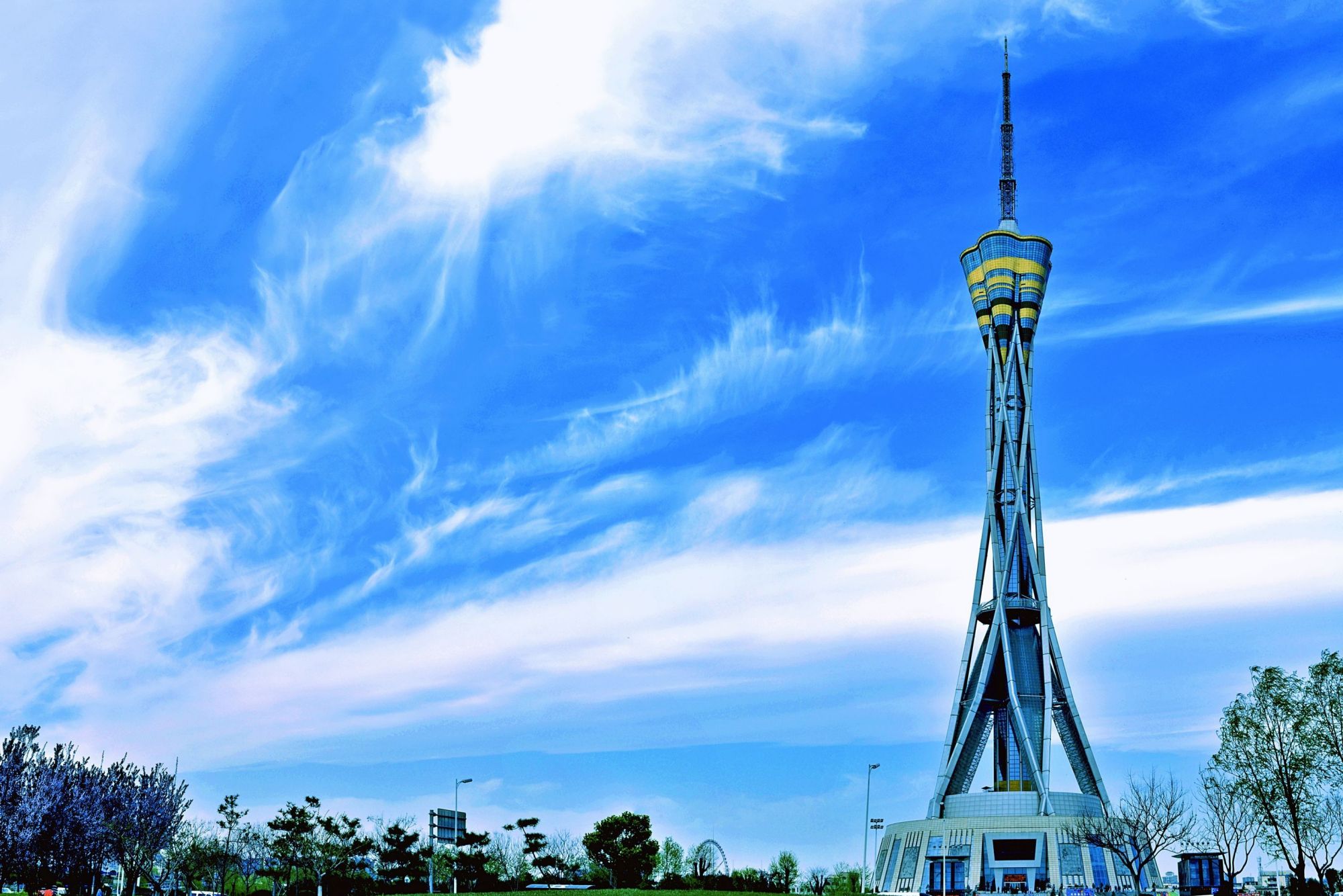 河南又一景点走红,人称郑州"埃菲尔",耗资8亿却人迹罕至|电视塔|建筑