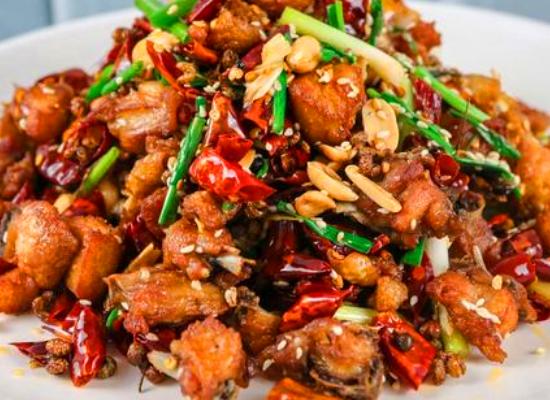 夏天吃鸡肉就爱这一做法辣椒里找鸡块香辣开胃特爽