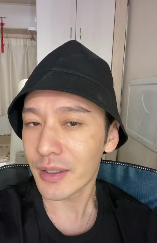 中餐厅4黄晓明颜值惹争议本尊晒素颜自拍回应