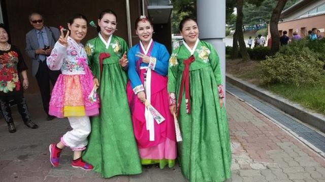 韩国大妈到中国旅游逛商场却被吓住中国人都这支付的吗