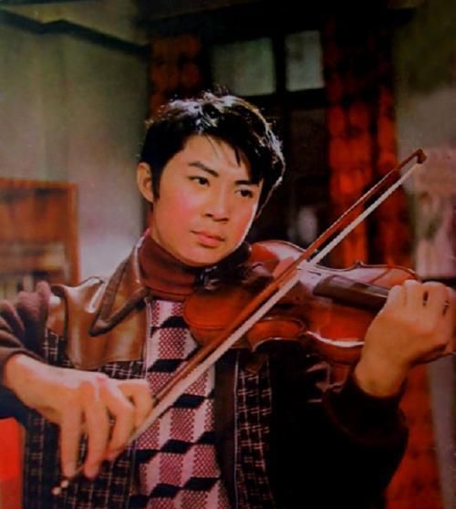 不过他的姐姐宝珉在出国后彻底"消失"了,不仅没有再出现在大众的视野