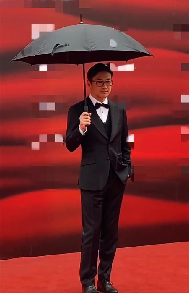 46岁祖峰近照曝光发福明显,身材走形被调侃气质不再