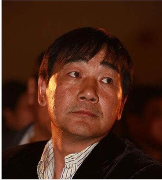 在与苗圃结婚之前陈义红曾有过一段婚史,前妻名叫刘培英,两人共育有一