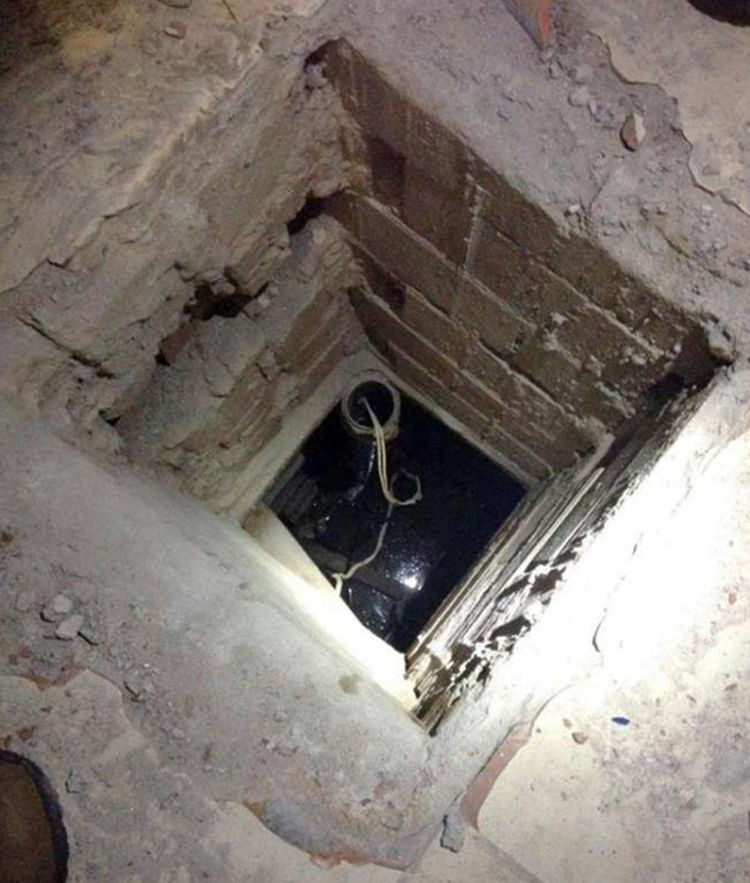 男子在废弃工厂里发现一地下室,下去查看后急忙报警!