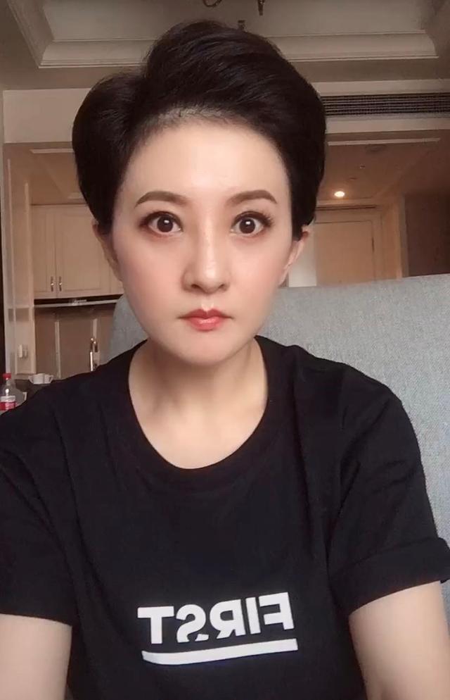 小婉君金铭近况流出一头短发认不出39岁还是单身一人