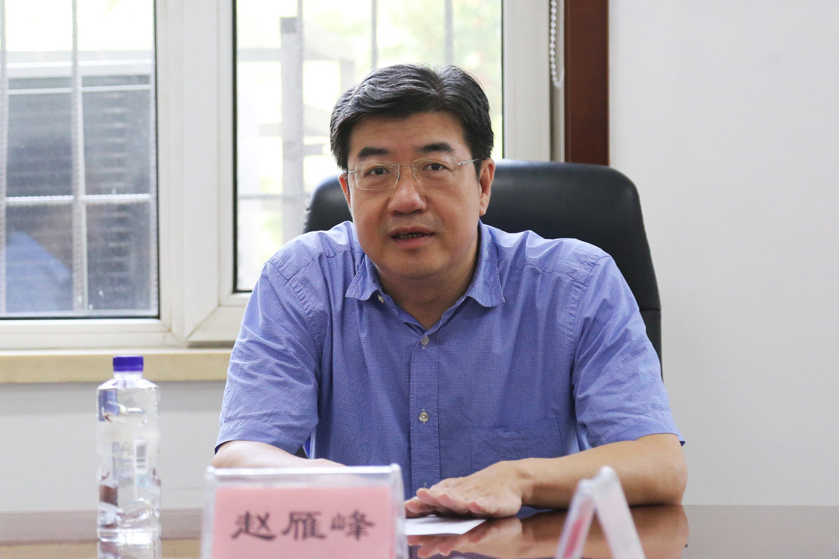 省体育局党组书记,局长赵雁峰,二级巡视员李润民出席.