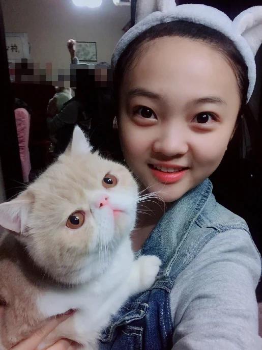林妙可久违分享自拍美照,怼脸秀素颜超自信,元气满满好似中学生