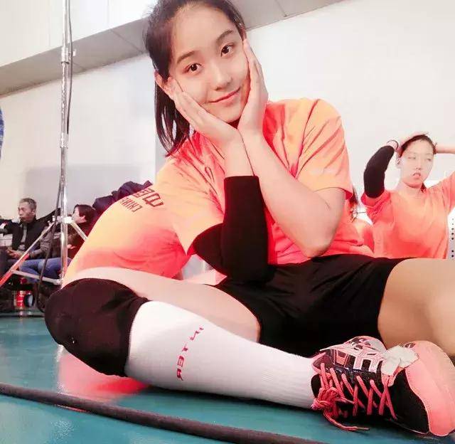 女排新一代女神横空出世,技术全面有望接班惠若琪,男友仅16岁