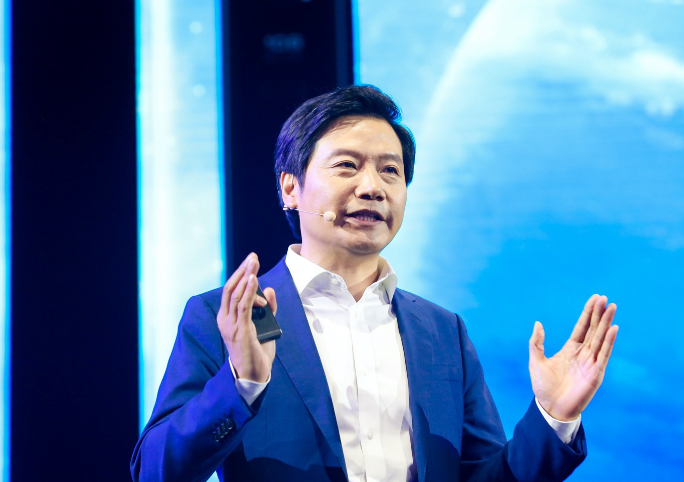 李书福VS雷军：小米来造车，吉利去造手机