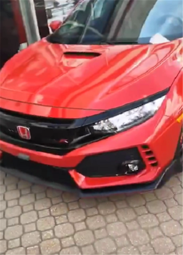 "禁忌红"思域抵达天津港,配"红标",还自带大尾翼,国内罕见