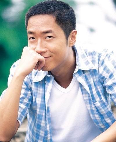 今年马浚伟已经49岁了,在照片上看去仍然非常的年轻,希望他在内地可以