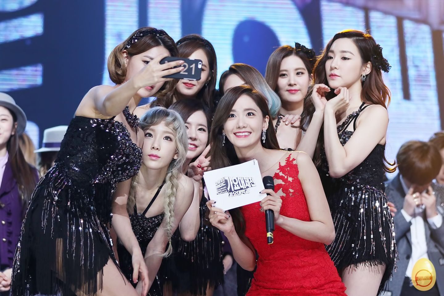 过不止一次"黑海事件",所谓黑海,就是在登场演出时,每到少女时代登场