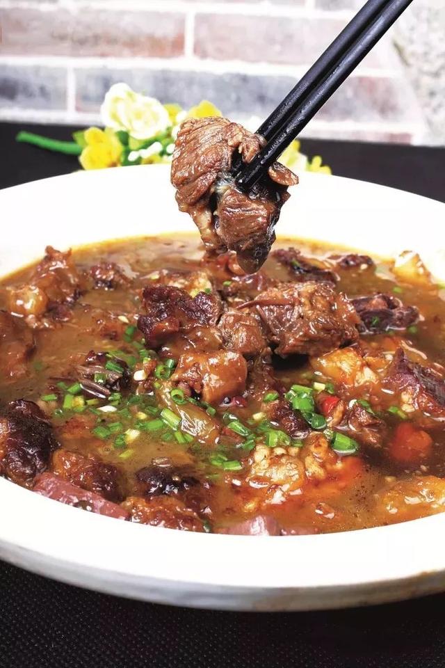 美食推荐:水煮牛肉,汁水原味牛腩,肉丝海米豆干,清炒豆角