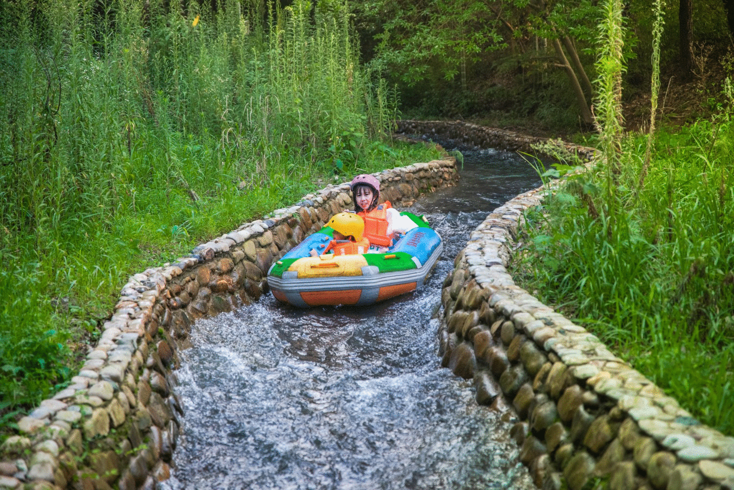 2km,却是江苏茅山丛林漂流人气王,日接待超千人