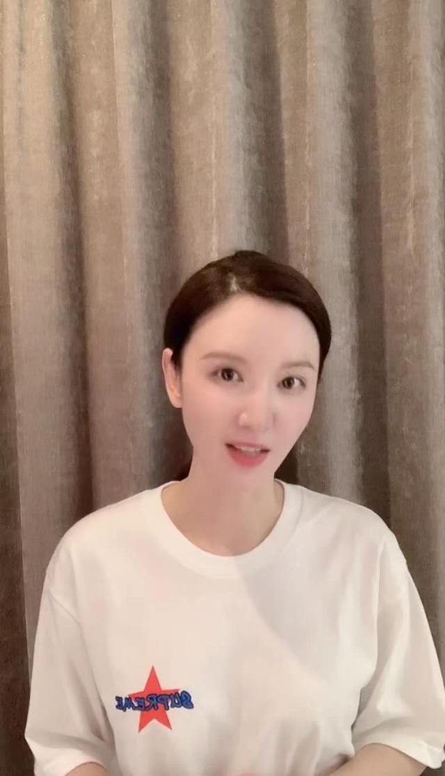 39岁张萌为吐槽《三十而已》角色道歉,自嘲智商变零