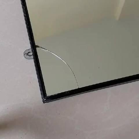 艺术家如何修复破损的镜子?