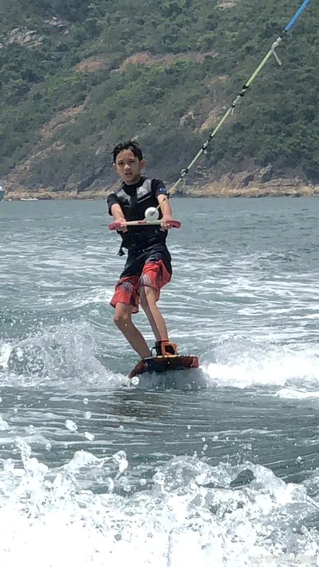 袁咏仪|张智霖|张慕童_新浪新闻