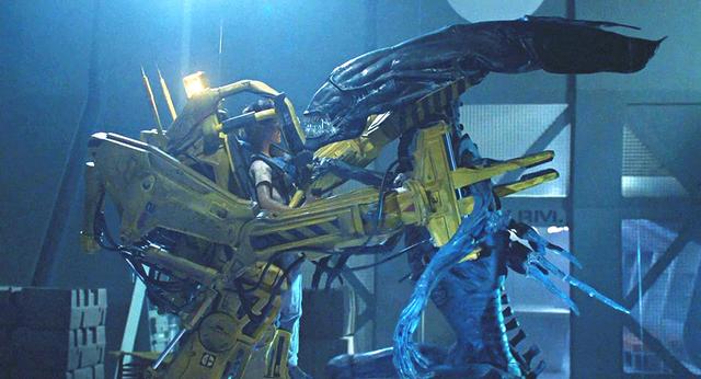 《异形2》中对抗异形王后的装卸辅助工具"power loader",《阿凡达1》