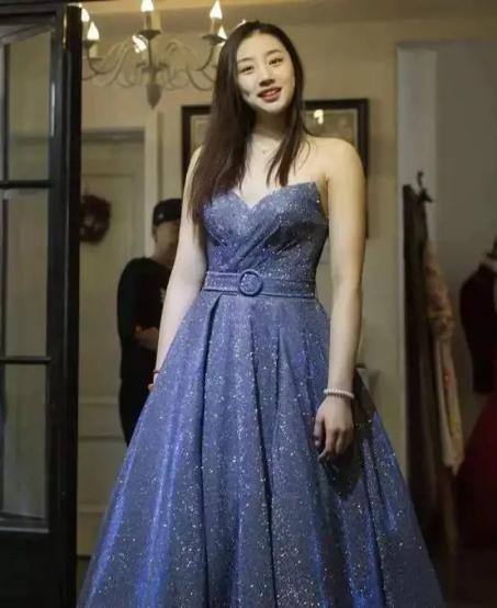 女排姚迪深v婚纱照造型,珠圆玉润,体态丰盈,网友:想嫁人了!