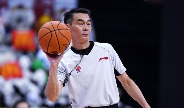 cba京粤大战裁判太差劲!33号裁判梁斌软弱,或遭篮协内部处罚