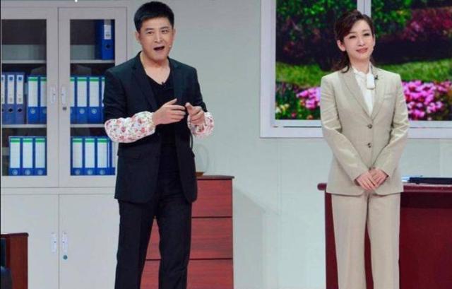 孙涛是中国90年代比较火的明星,他是小品演员,在小品界,孙涛绝对