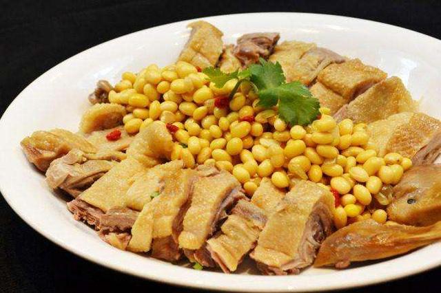 教你营养美味的咸鸭腿炖黄豆,家常好吃,再不用担心孩子会挑食了