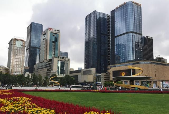 实拍成都市中心,感受一下这座新一线城市老城区的天际线!