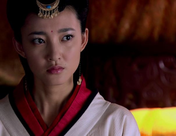 她身为女子却二婚嫁给皇帝,生下一子继承大统,成为汉朝名帝
