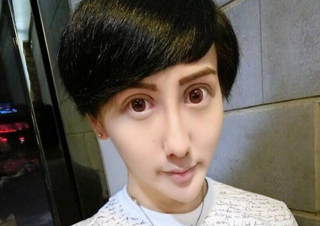 "蛇精脸"创始人刘梓晨,被全网吐槽长相奇葩,现在怎么样了?