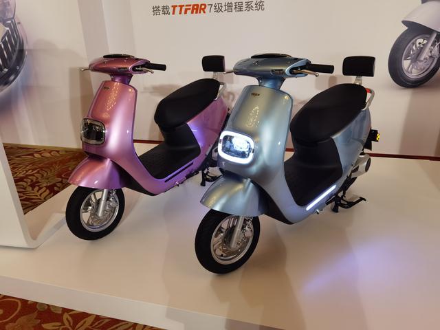 续航翻倍一次充电可跑122公里雅迪冠能系列新品全球首发