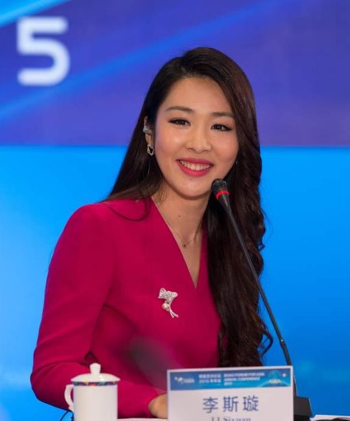 现在如今的李思璇还是一名非常厉害的主持人,在事业发展上可以说是