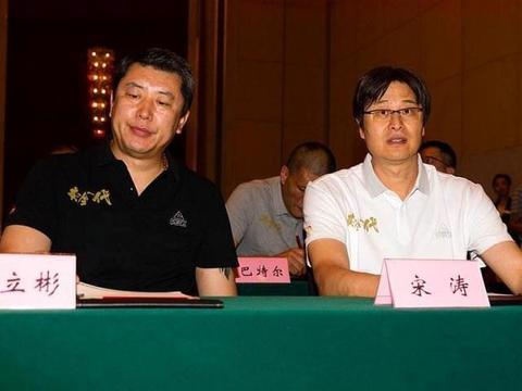 中国第一个被nba选秀选中的球员就是宋涛,他的身体素质十分出色,扣篮