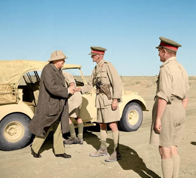 隆美尔在北非战场的主要战术就是对英军实施侧翼的迂回进攻,绕过英军