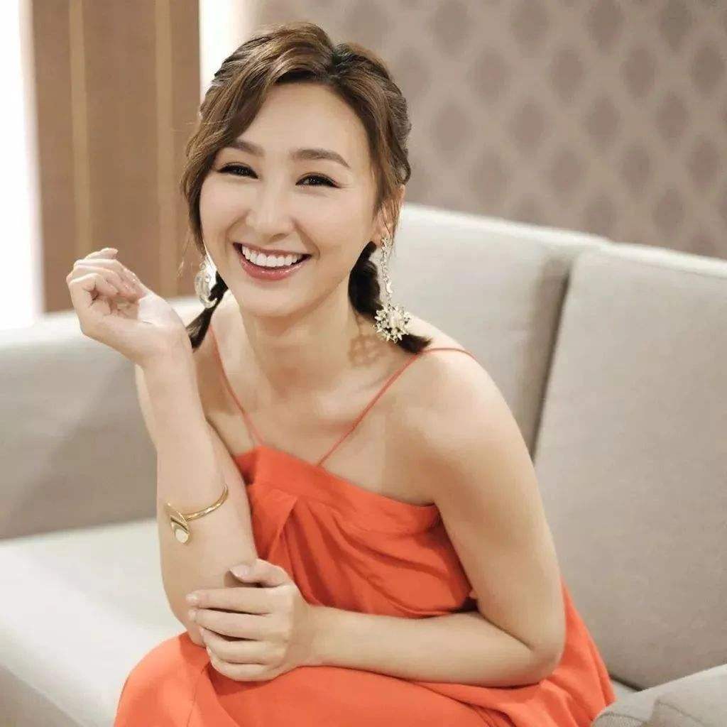 《三十而已》赵静语:男友脚踏多只船,果断分手后事