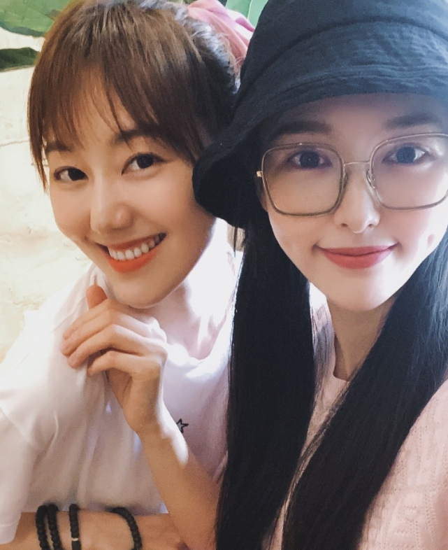 唐嫣产后与闺蜜首聚一度为照顾女儿放弃社交称半年只出两次门