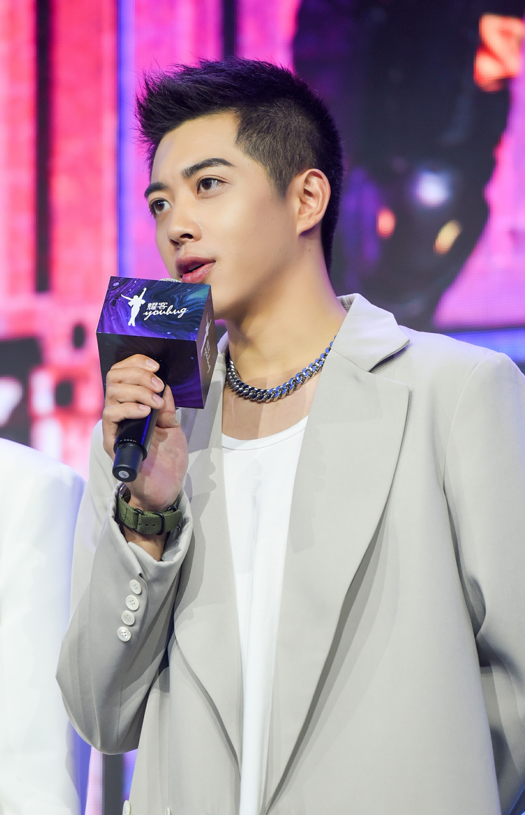 朱俊麟三登耀客年度发布 《穿越火线》《在一起》挑