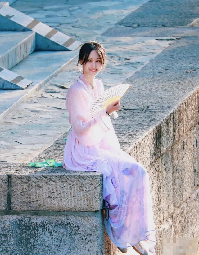 郑爽最新古装清新甜美,她出演的《倩女幽魂》,播出肯定惊艳大家