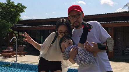 据台湾媒体报道,饶舌歌手mc hotdog热狗和嫩模女友郑年均稳定交往多年