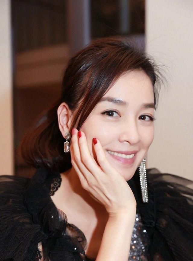 她息影退圈高龄产子,为了生娃打上百针,46岁终喜获龙凤胎|狄志杰